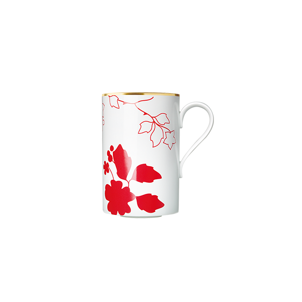 Weiße Tasse mit rotem Blumenmuster und goldenen Akzenten. Fürstenberg Porzellan.