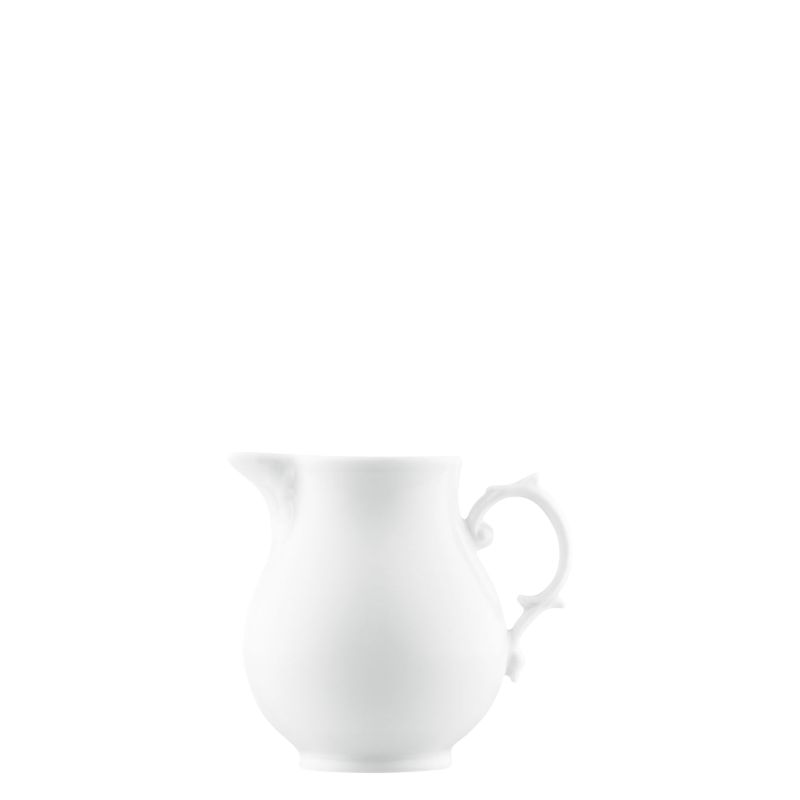 img1_gi_6412_weiss_milchgie__er Weiße Porzellan-Kanne mit elegantem Henkel, steht auf hellem Hintergrund. Fürstenberg Porzellan.
