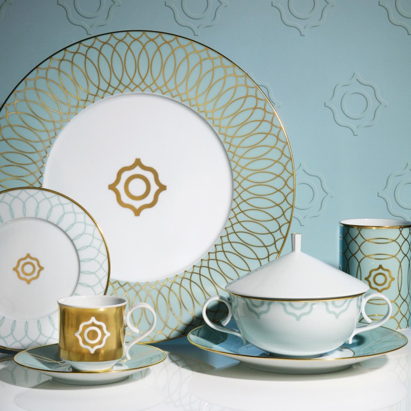 img3_ta2011205900_suppentasse_2_tlg Porzellanservice mit goldenen Mustern und Symbolen auf blauem Hintergrund. Fürstenberg Porzellan.