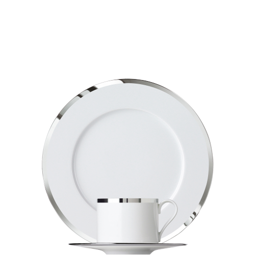 Teller und Tasse mit silbernem Rand, ruhend auf Untertasse. Fürstenberg Porzellan. Teller und Tasse mit silbernem Rand, ruhend auf Untertasse. Fürstenberg Porzellan.