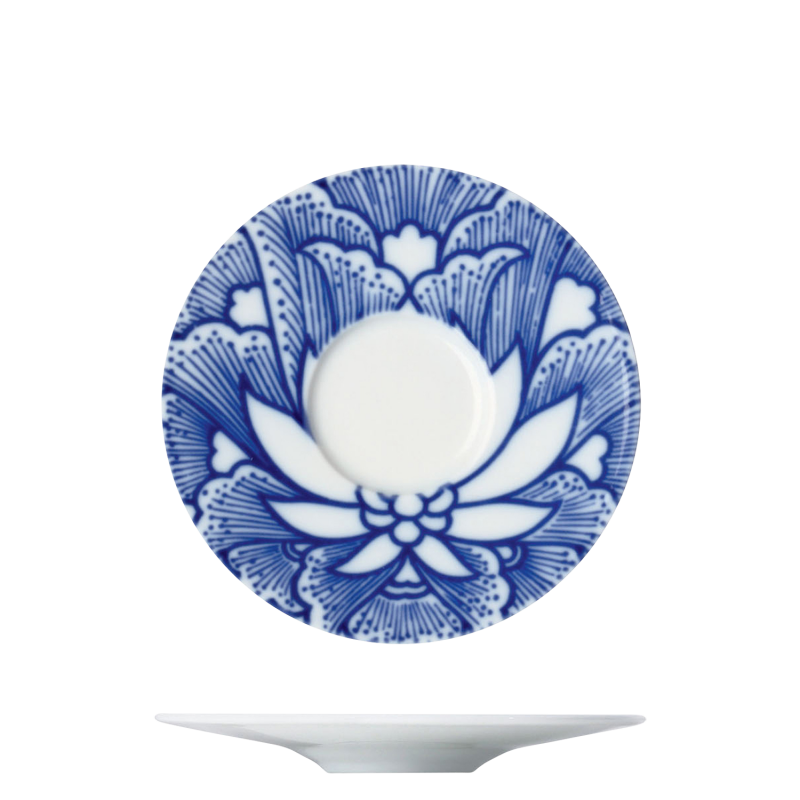 img1_un20067_57042_espressountertasse Untertasse mit blauem Blumenmuster auf weißem Grund, frontal präsentiert. Fürstenberg Porzellan.