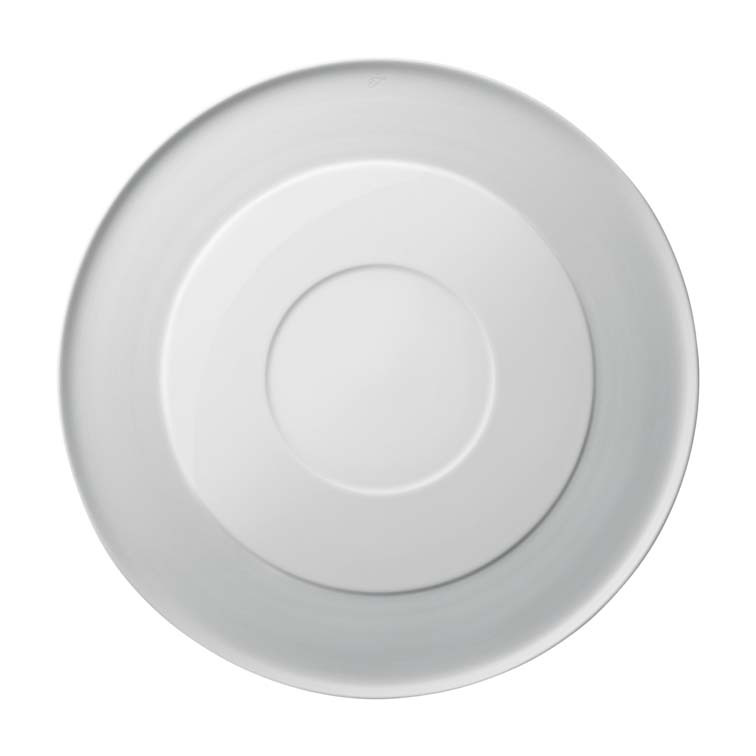 Weiße Untertasse liegt flach auf weißem Hintergrund, minimalistisch gestaltet. Fürstenberg Porzellan.