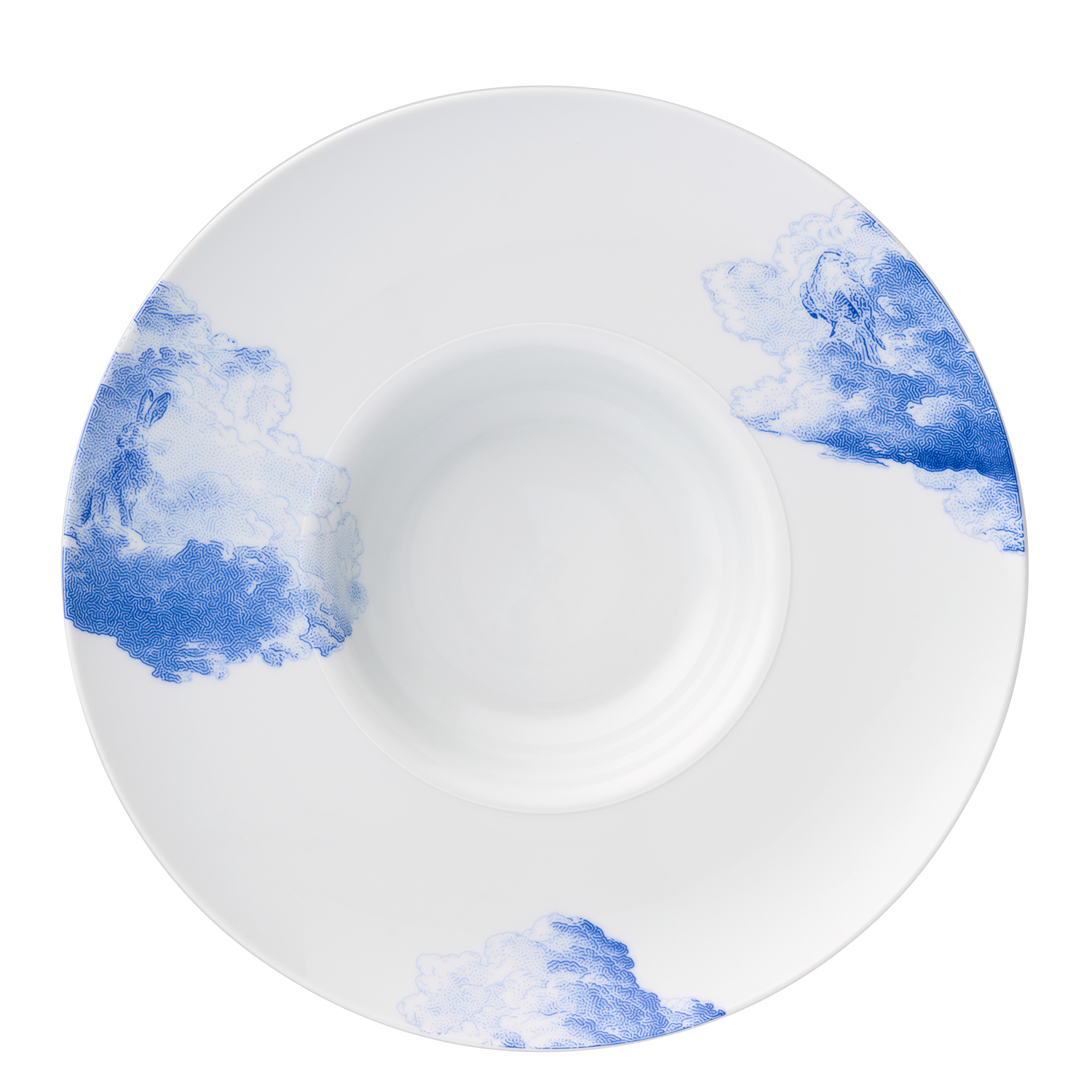 Pasta plate Weißer Porzellanteller mit blauen wolkenartigen Verzierungen auf Rand, dekorativ platziert. Fürstenberg Porzellan.