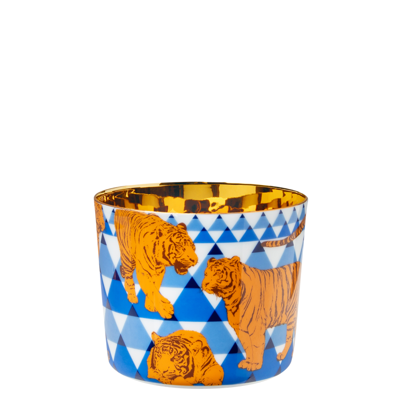 img1_ob1785_61123_becher_the_tigers Tassel mit orangefarbenen Tigern, blauer Dreiecksmuster und goldener Innenseite. Fürstenberg Porzellan.