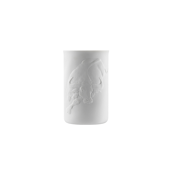 Weiße Porzellanvase mit geprägtem springendem Stiermotiv. Fürstenberg Porzellan.