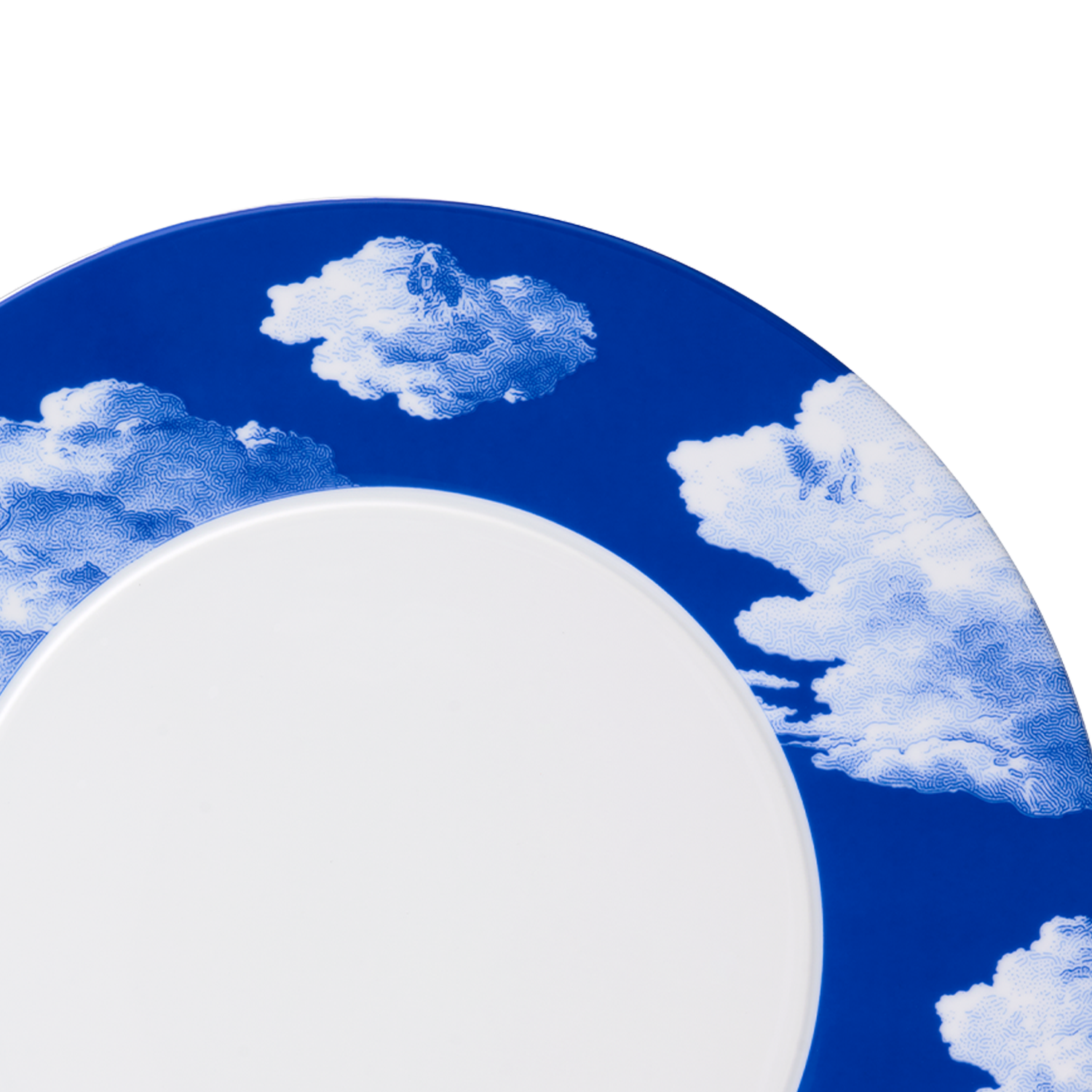 Teller mit blauem Rand, weiße Wolkenmuster auf tiefblauem Hintergrund. Fürstenberg Porzellan.