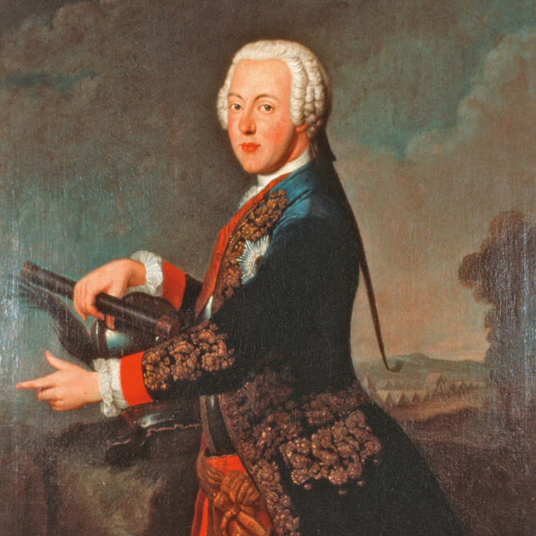 Mann hält Fernglas, trägt Barock-Kleidung, steht vor Landschaft. Fürstenberg Porzellan.