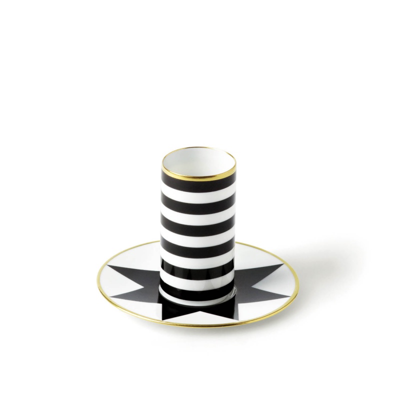 img4_un20067_5705_espressountertasse Eierbecher mit schwarz-weißem Streifenmuster und goldener Kante auf passendem Teller. Fürstenberg Porzellan.