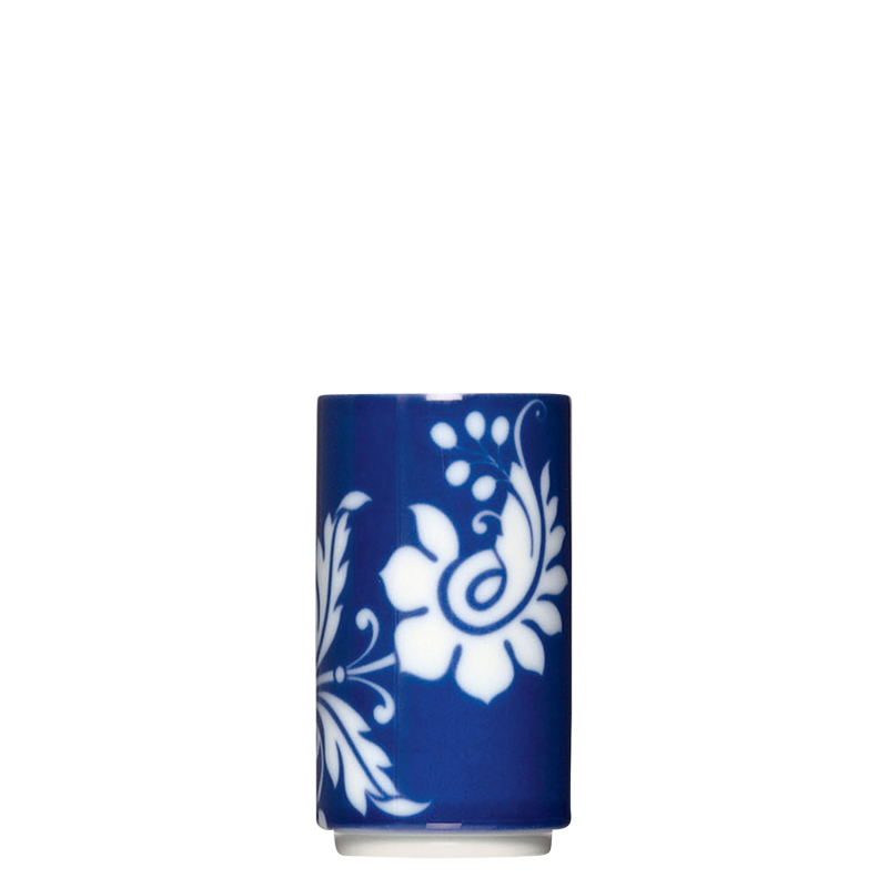 img1_ob20066_57041_espressoobertasse Dunkelblaue Vase mit weißem, floralen Muster verziert, stehendes-Designobjekt. Fürstenberg Porzellan.