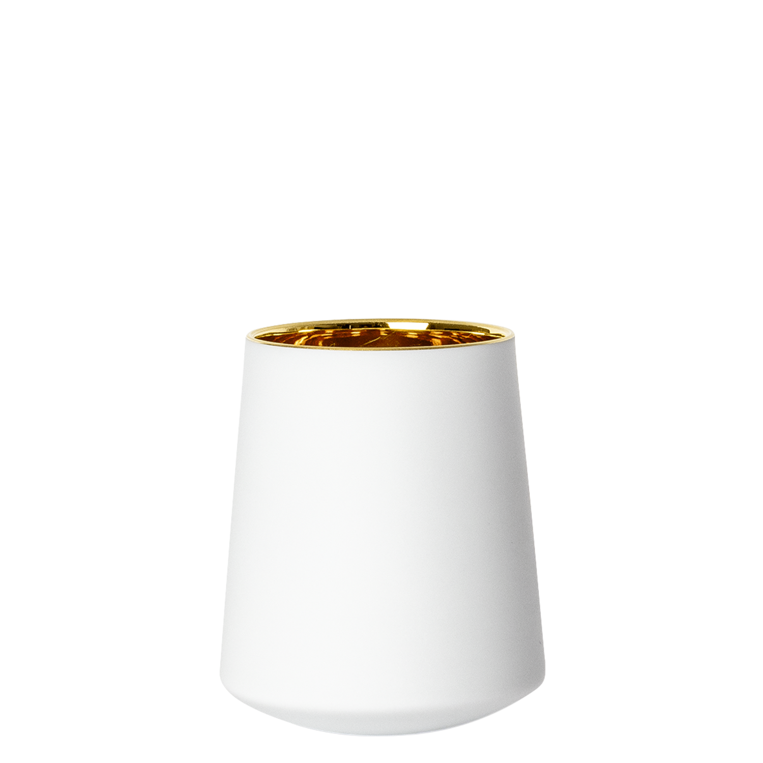Weißer Porzellanbecher mit goldener Innenbeschichtung auf weißem Hintergrund. Fürstenberg Porzellan. Weißer Porzellanbecher mit goldener Innenbeschichtung auf weißem Hintergrund. Fürstenberg Porzellan.