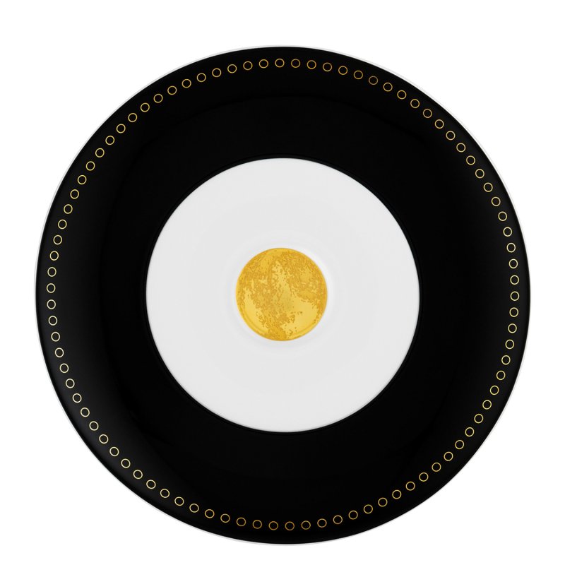 img1_un20145_7000_universaluntere Schwarzer Teller mit goldenen Ringen und gelbem Kreis in der Mitte. Fürstenberg Porzellan.