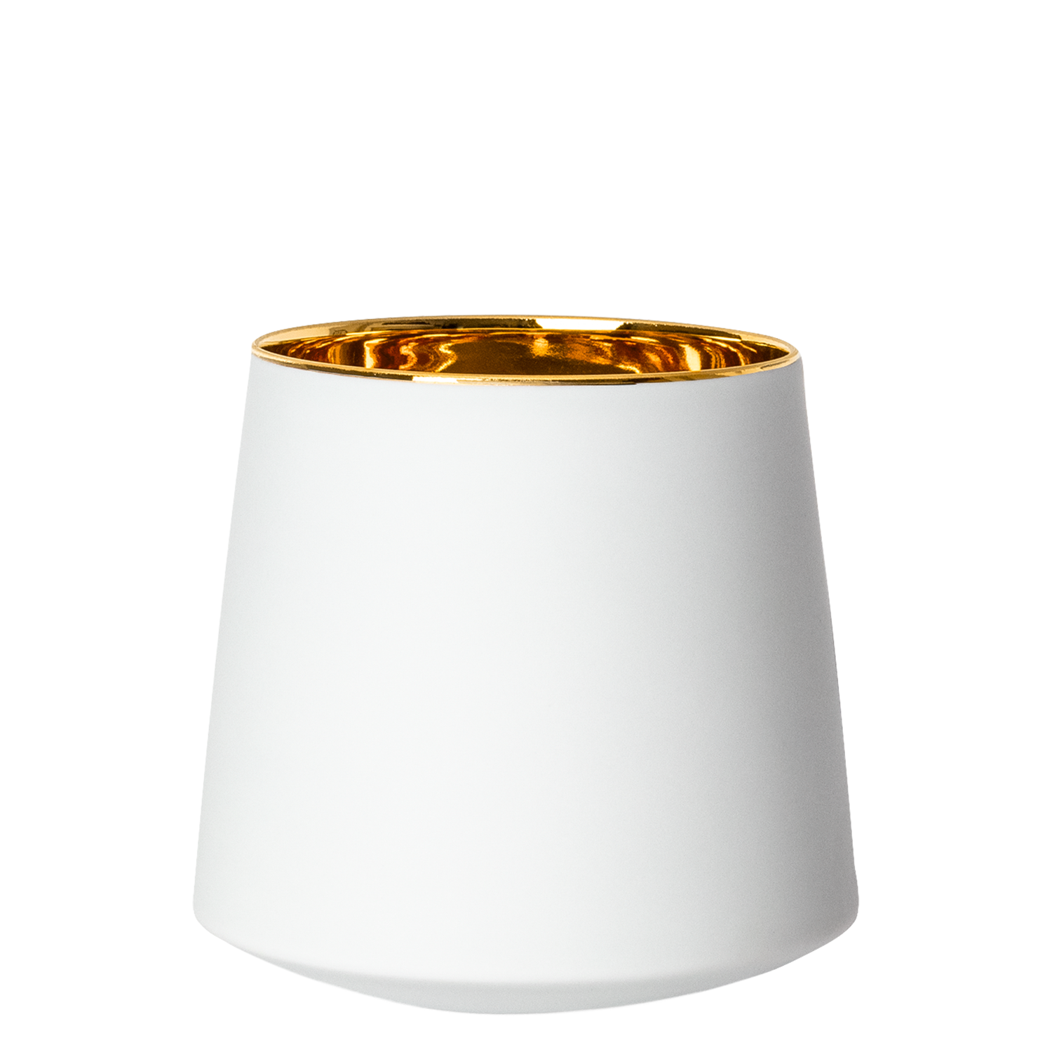 Weiße Porzellanvase mit goldener Innenverkleidung, steht aufrecht, ohne sichtbaren Hintergrund. Fürstenberg Porzellan. Weiße Porzellanvase mit goldener Innenverkleidung, steht aufrecht, ohne sichtbaren Hintergrund. Fürstenberg Porzellan.