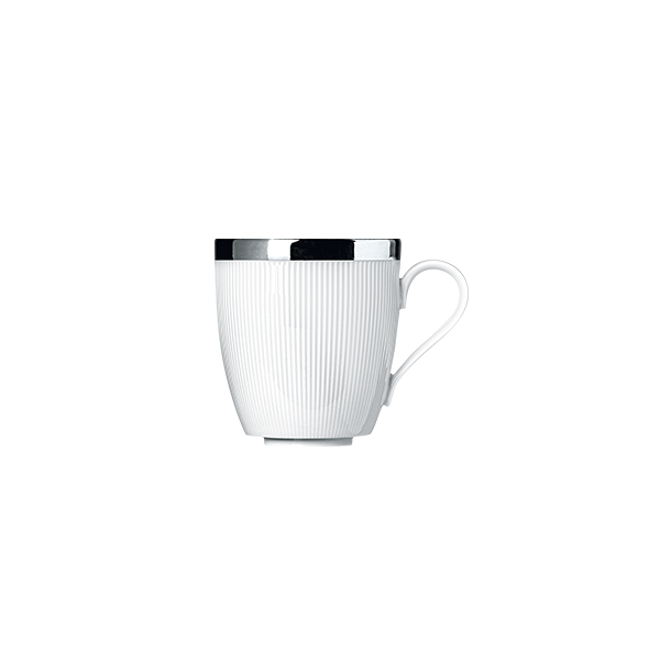 Weiße Tasse mit silbernem Rand, vertikale Rillenstruktur. Fürstenberg Porzellan.