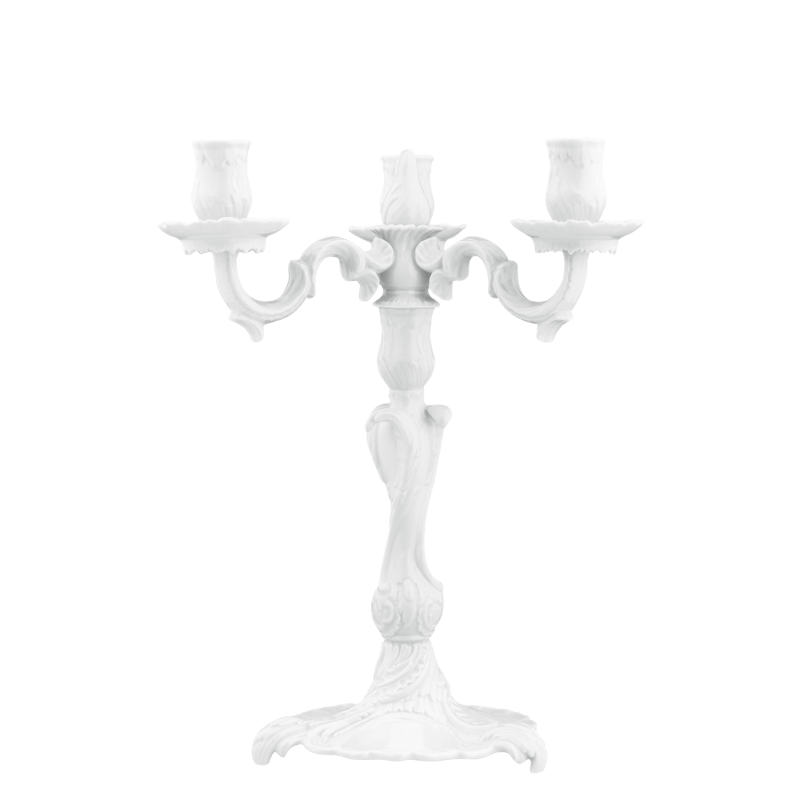 Weißer, dreiflammiger Kerzenhalter, kunstvoll gearbeitet, für elegante Dekoration. Fürstenberg Porzellan. Weißer, dreiflammiger Kerzenhalter, kunstvoll gearbeitet, für elegante Dekoration. Fürstenberg Porzellan.