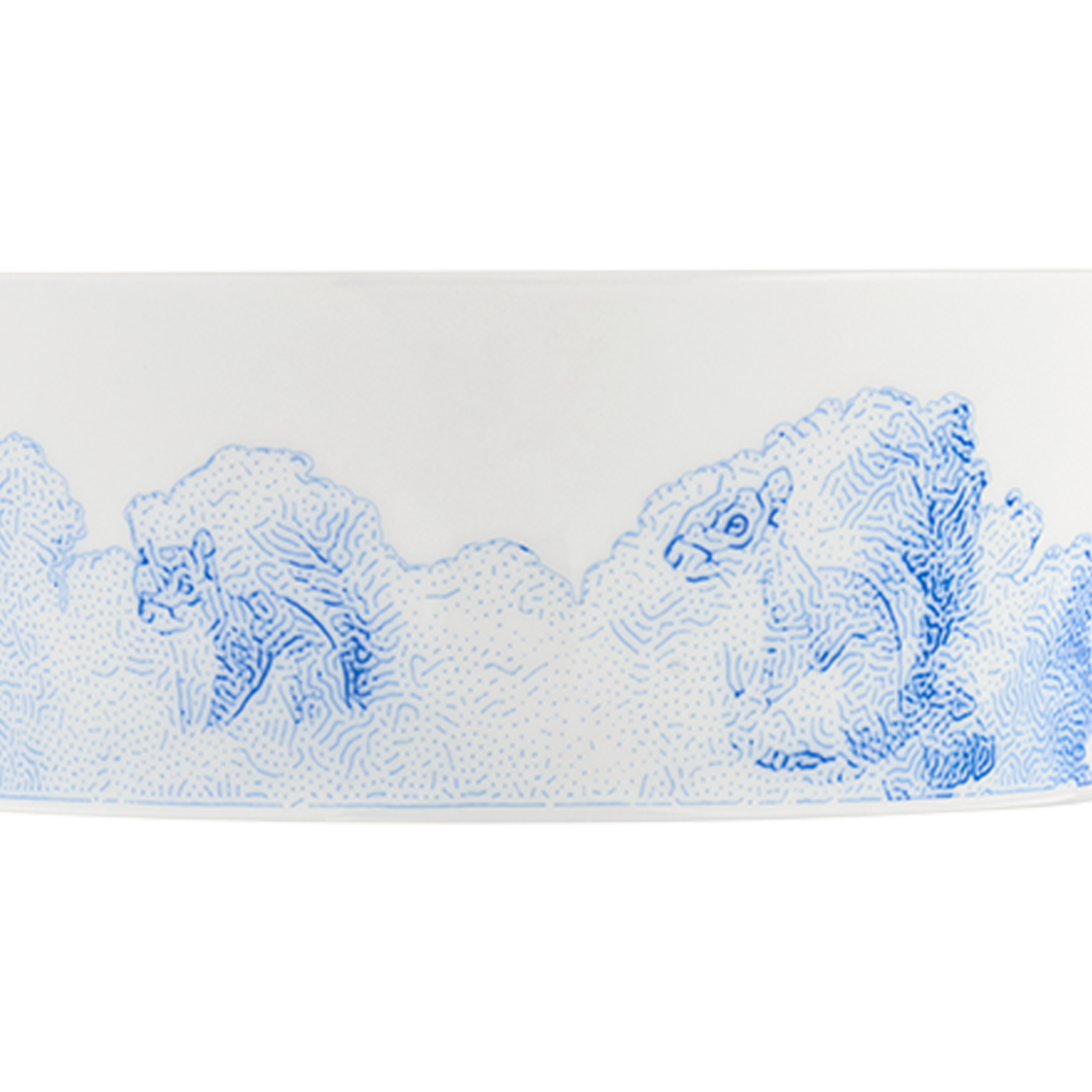 Weiße Porzellantasse mit blauen, detaillierten Tier- und Landschaftslinienzeichnungen. Fürstenberg Porzellan.