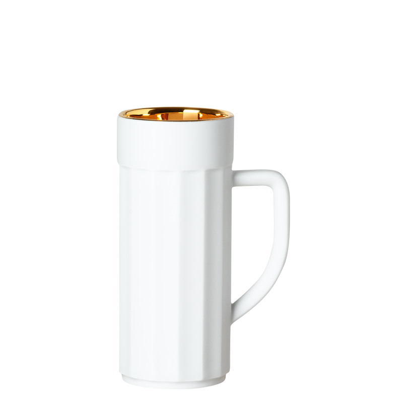 img1_bi1898166079_bierkrug__klein Weiße, geriffelte Tasse mit goldenem Innenrand, stehend auf weißem Hintergrund. Fürstenberg Porzellan.