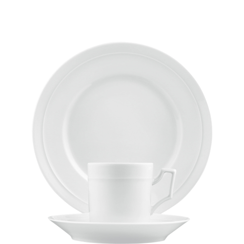 Ein schlichtes, weißes Geschirrset bestehend aus Teller, Tasse und Untertasse. Fürstenberg Porzellan. Ein schlichtes, weißes Geschirrset bestehend aus Teller, Tasse und Untertasse. Fürstenberg Porzellan.