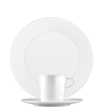 Weiße Tasse und Teller aufeinander gestapelt, minimalistisch designed, Fürstenberg Porzellan. Weiße Tasse und Teller aufeinander gestapelt, minimalistisch designed, Fürstenberg Porzellan.