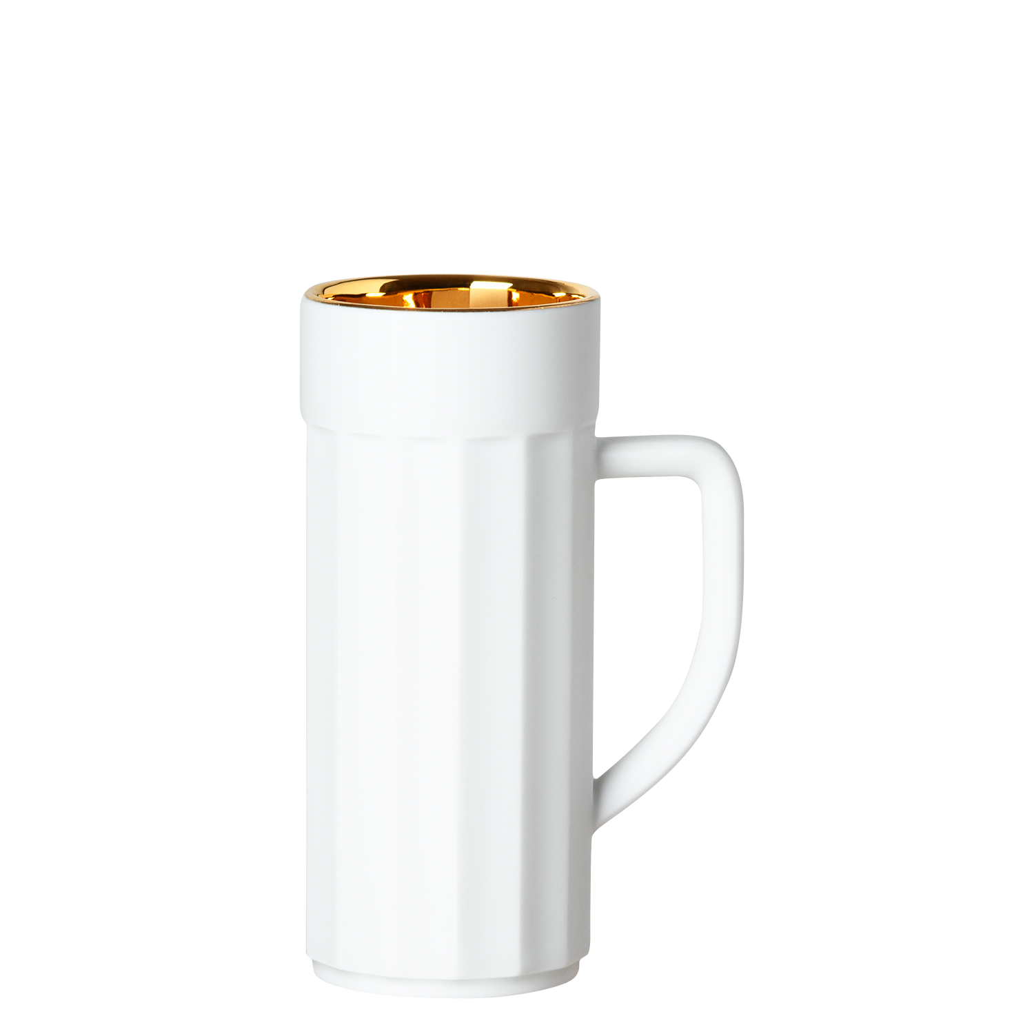 Ein weißer Becher mit goldenem Rand, stehend auf weißem Hintergrund. Fürstenberg Porzellan. Ein weißer Becher mit goldenem Rand, stehend auf weißem Hintergrund. Fürstenberg Porzellan.