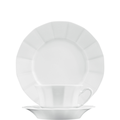Weißes Porzellan-Tafelservice mit geriffeltem Design, bestehend aus Teller, Tasse, Untertasse. Fürstenberg Porzellan. Weißes Porzellan-Tafelservice mit geriffeltem Design, bestehend aus Teller, Tasse, Untertasse. Fürstenberg Porzellan.