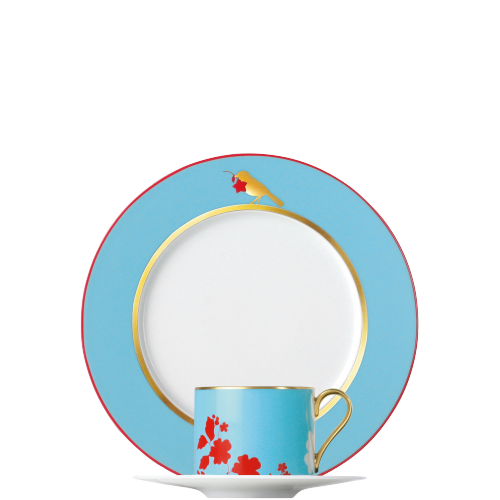 Teller mit goldener Umrandung, blauem Rand, Vogelmotiv über Kaffeetasse mit rotem Blumenmuster. Fürstenberg Porzellan. Teller mit goldener Umrandung, blauem Rand, Vogelmotiv über Kaffeetasse mit rotem Blumenmuster. Fürstenberg Porzellan.