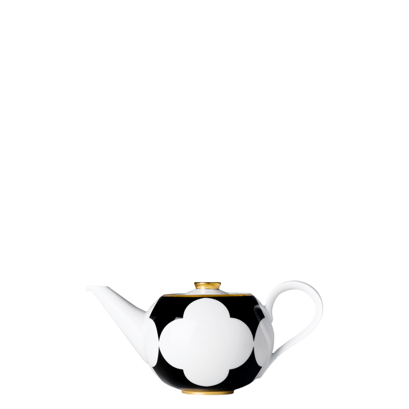 Teapot with tea strainer 