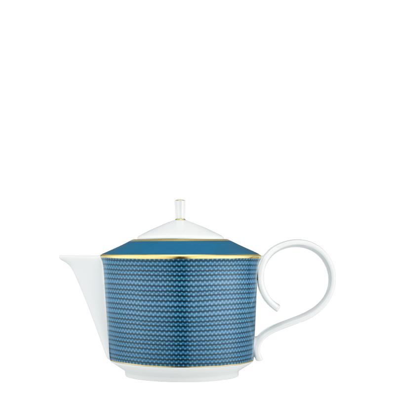 Teapot with tea strainer 