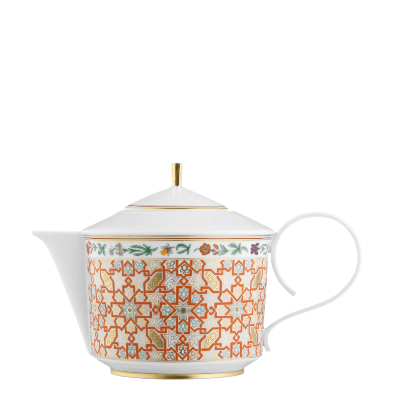 Teapot with tea strainer 