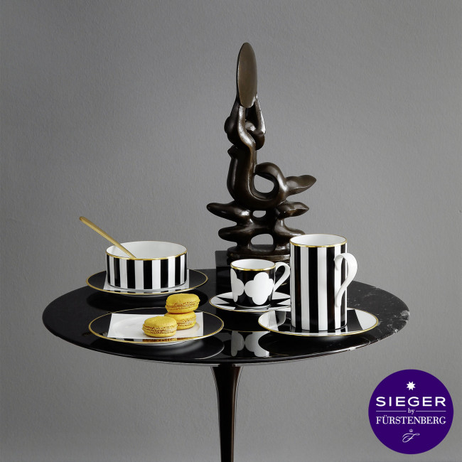 Black and white porcelain on a little side talbe in black