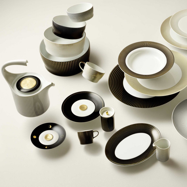 Flying porcelain in white, gold and black