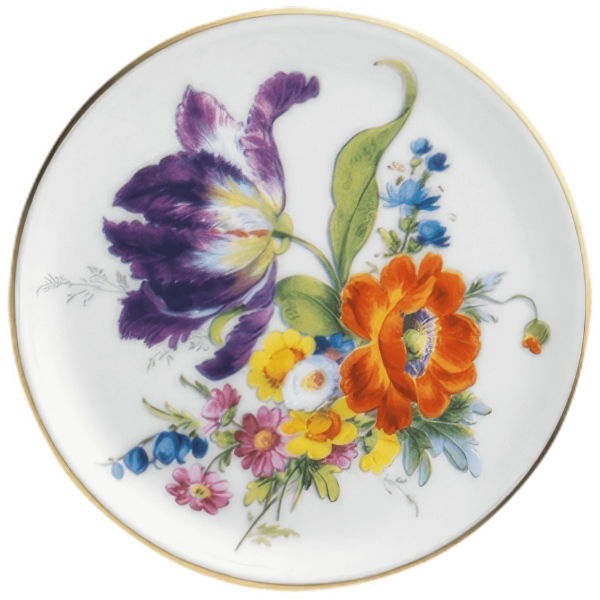 Weiße Porzellantasse mit goldener Kante, bemalt mit buntem Blumenmuster. Fürstenberg Porzellan.